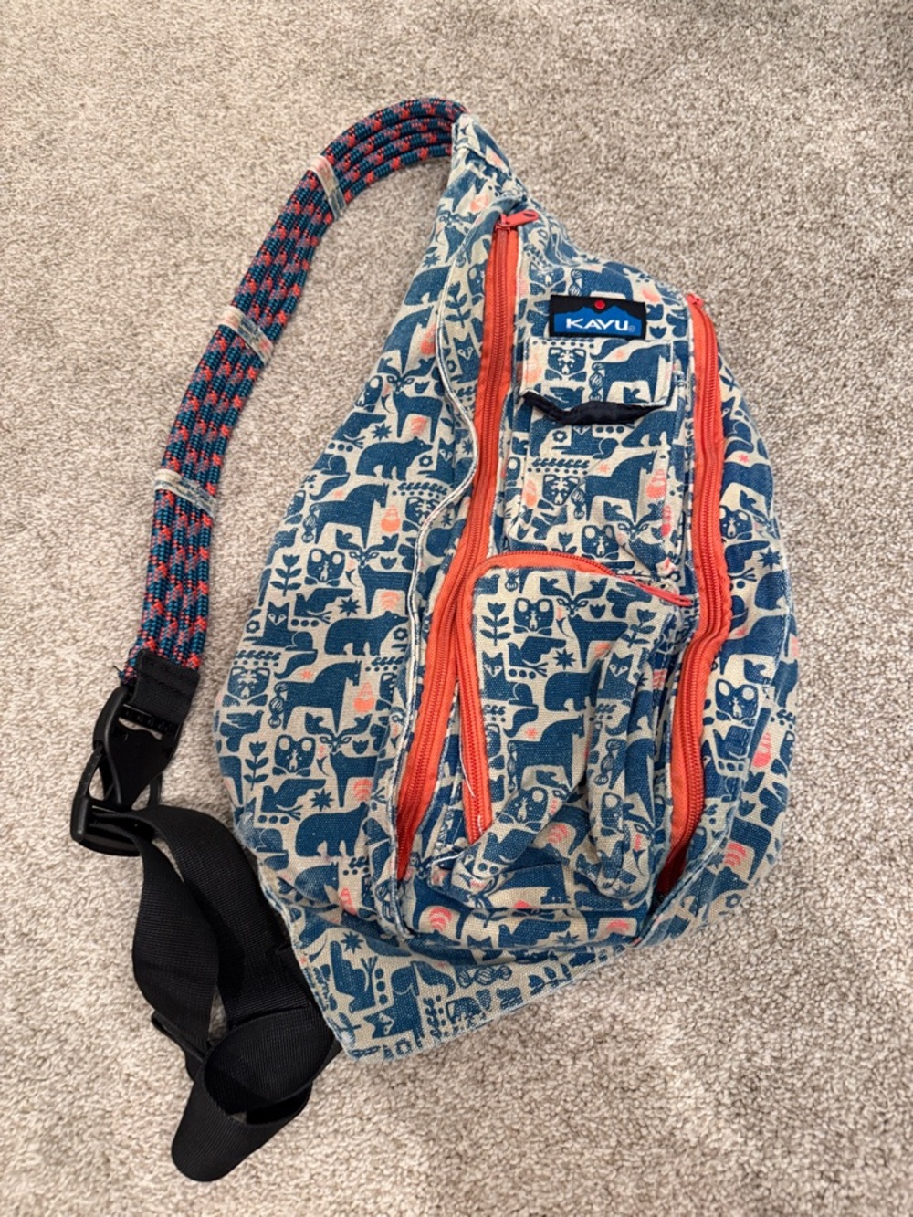 Kavu Blue Animal-Print Rope Sling with Coral Zippers